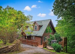 Pre-foreclosure in  Chamberlain Ln Sevierville, TN 37862