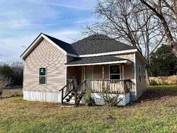 Pre-foreclosure in  Crescent Ave Spartanburg, SC 29306