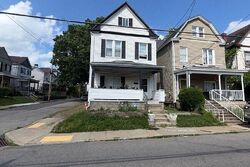 Pre-foreclosure in  Universal St Pittsburgh, PA 15204