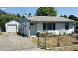 Pre-foreclosure in  Ne Craig St Myrtle Creek, OR 97457