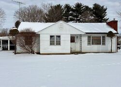 Pre-foreclosure in  Dry Creek Rd Newark, OH 43055