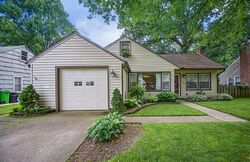 Pre-foreclosure in  Edgewood Dr Berea, OH 44017