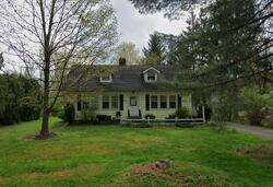 Pre-foreclosure in  Giles Rd Chagrin Falls, OH 44022