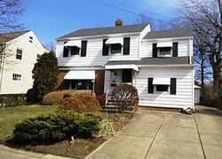 Pre-foreclosure in  Gordon Rd Cleveland, OH 44124