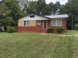 Pre-foreclosure in  Ridgeley Dr Charlotte, NC 28208