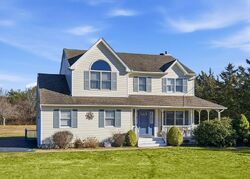 Pre-foreclosure in  Aldrich Ln Mattituck, NY 11952