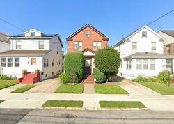 Pre-foreclosure Listing in 195th St SAINT ALBANS, NY 11412
