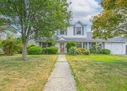 Pre-foreclosure in  Griddle Ln Levittown, NY 11756