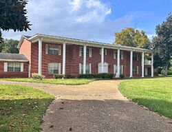 Pre-foreclosure in  Hallmark Dr Jackson, MS 39206