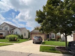 Pre-foreclosure in  SONATA DR Howell, MI 48843