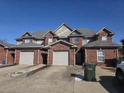 Pre-foreclosure in  S Red Oak Ct Radcliff, KY 40160