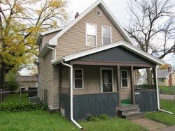 Pre-foreclosure in  9th St Nw Cedar Rapids, IA 52405