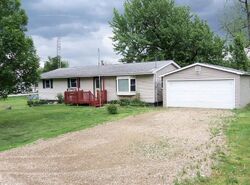 S Main St, Montour IA