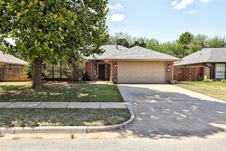 Pre-foreclosure in  Edwards Dr Norman, OK 73072