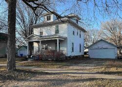 Pre-foreclosure in  8th Ave Charles City, IA 50616