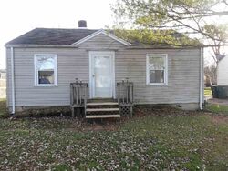 Pre-foreclosure in  E 20th St Muncie, IN 47302
