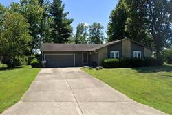 Pre-foreclosure in  E Julia Dr Columbus, IN 47203
