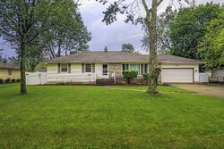  Oakwood Dr, Fort Wayne IN