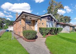 Pre-foreclosure in  BUFFALO AVE Calumet City, IL 60409