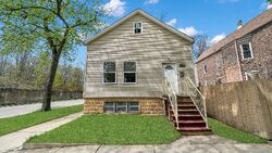 Pre-foreclosure in  S Bishop St Chicago, IL 60609