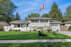 Pre-foreclosure in  S River Rd Fox River Grove, IL 60021