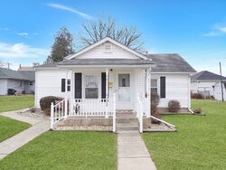 Pre-foreclosure in  E 1st St Sandwich, IL 60548