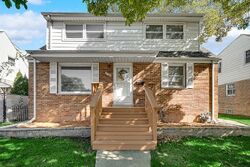 Pre-foreclosure in  Walter St Lansing, IL 60438