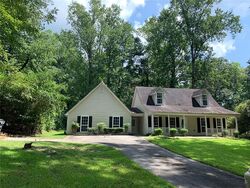 Pre-foreclosure in  FLAMINGO DR Austell, GA 30168