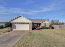 Pre-foreclosure in  Meadow Ridge Loop Maumelle, AR 72113