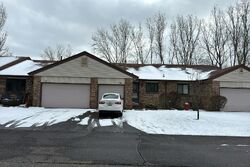 Pre-foreclosure in  Gardenview Dr Sw Byron Center, MI 49315