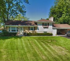 Pre-foreclosure in  Warwick Ave Darien, IL 60561
