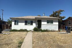 Pre-foreclosure in  Cornell St Bakersfield, CA 93305