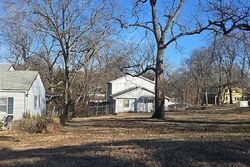 Pre-foreclosure in  Melrose Ln Shawnee, KS 66203