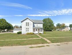 Pre-foreclosure in  W 8th St Vinton, IA 52349