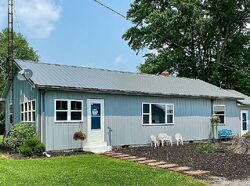 Pre-foreclosure in  Tower Rd Clay City, IL 62824