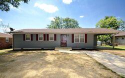 Pre-foreclosure in  Clearview St Sw Decatur, AL 35601