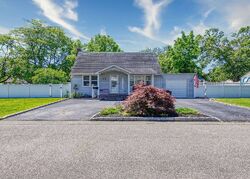 Pre-foreclosure in  Cheyenne Dr Bay Shore, NY 11706