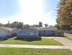 Pre-foreclosure in  E Holland Ave Fresno, CA 93726