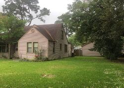 Pre-foreclosure in  OAK ST La Marque, TX 77568