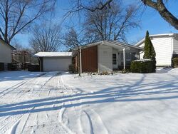 Pre-foreclosure in  W ARQUILLA DR Glenwood, IL 60425
