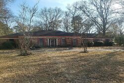 Pre-foreclosure in  Nolen St Deridder, LA 70634