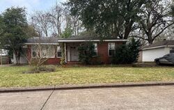 Pre-foreclosure in  Andrews St Alexandria, LA 71301