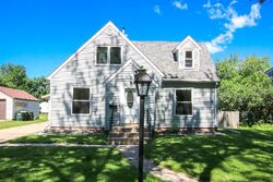  Carlisle St Ne, Hutchinson MN