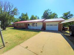 Pre-foreclosure in  Ne 3rd St Perkins, OK 74059