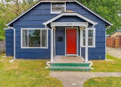 Pre-foreclosure in  Nandina St Sweet Home, OR 97386
