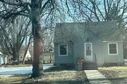 Pre-foreclosure in  9th Ave Sw Faribault, MN 55021