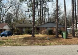 Pre-foreclosure in  Venetian Way Hattiesburg, MS 39401