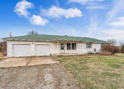 Pre-foreclosure in  Honeysuckle Rd Marshfield, MO 65706