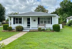 Pre-foreclosure in  N Poplar St Dexter, MO 63841
