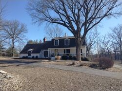 Pre-foreclosure in  Milton Thompson Rd Lees Summit, MO 64086